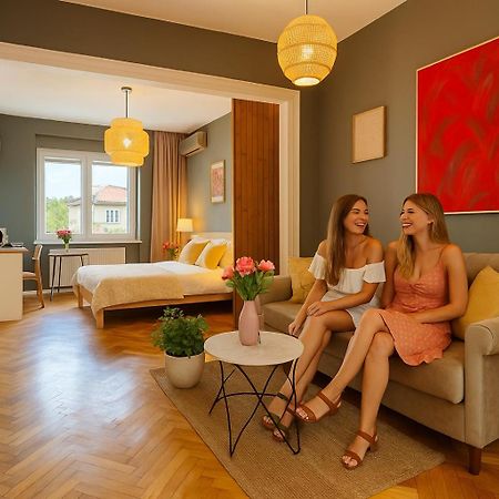 Woodie Studio With Premium Comfort By Piata Unirii Bucarest Esterno foto